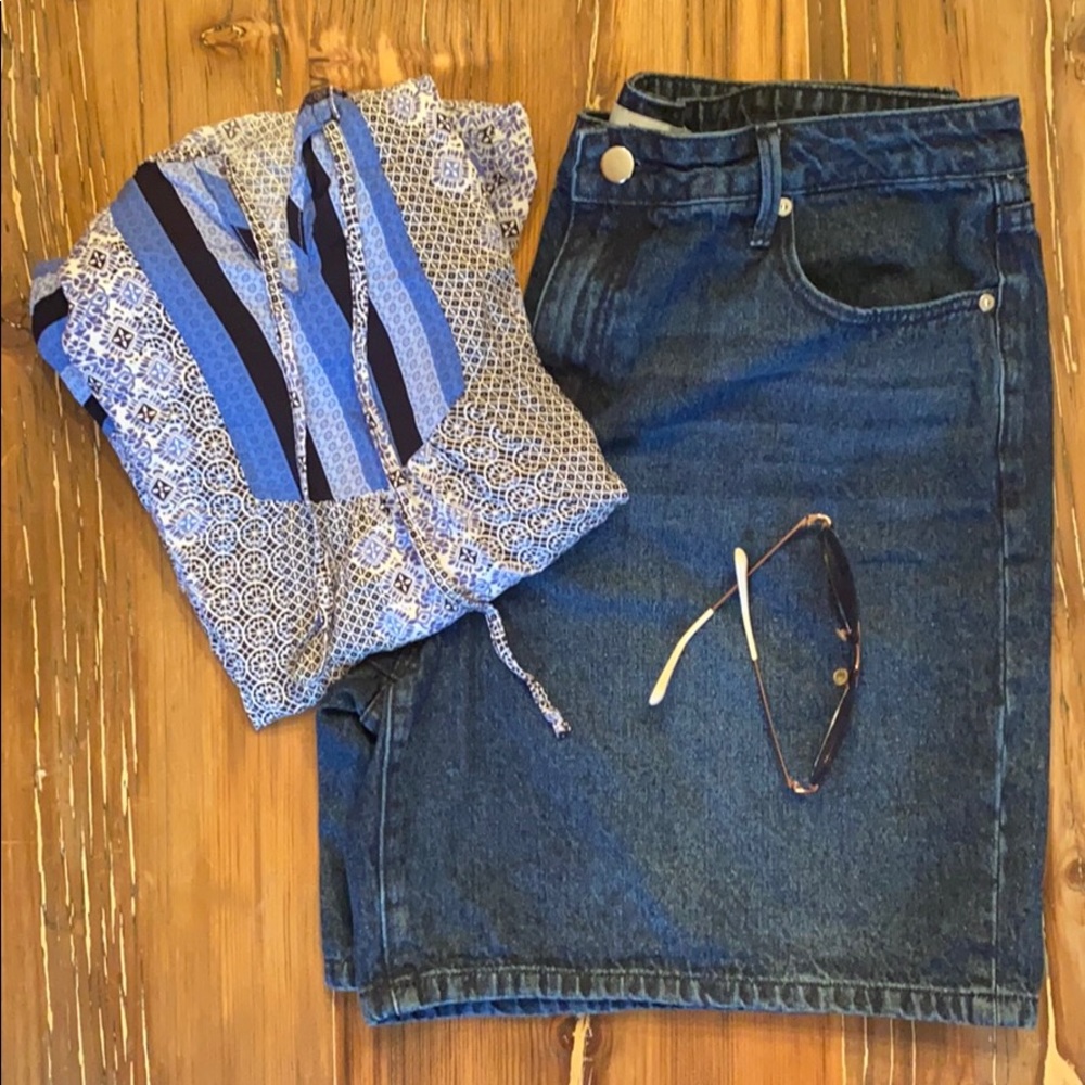 Ladies dark wash denim shorts